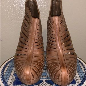 BCBGeneration cage booties 8M